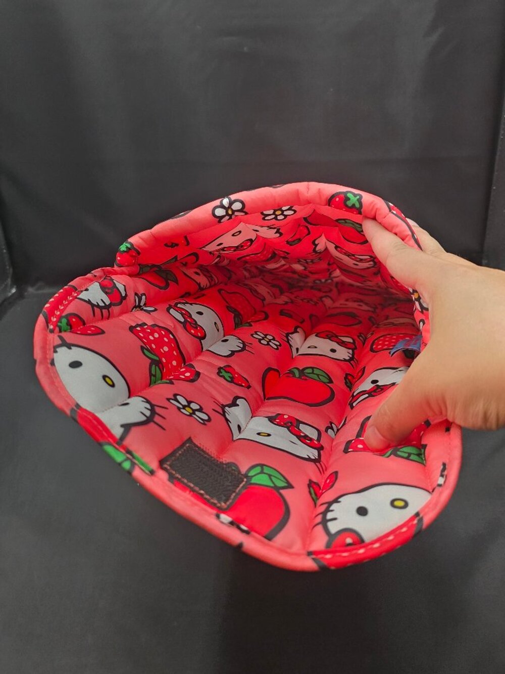 Baggu 16" Puffy Laptop Sleeve in the Hello Kitty Apple print - Picture 3 of 4